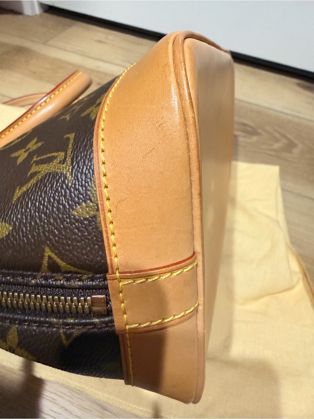 Louis Vuitton Alma PM - Picture 5 of 12